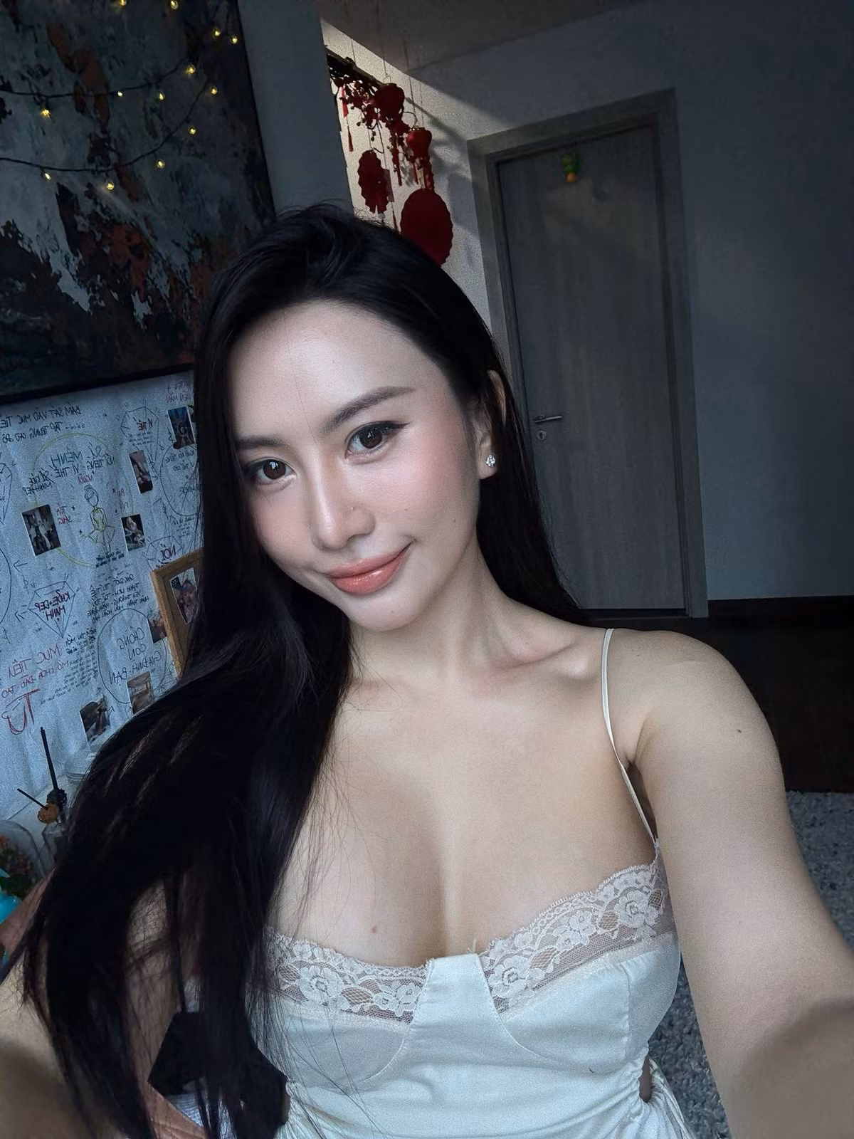 Dù tuyên bố thách thức AI, nhưng chính nhan sắc đỉnh cao của Trang Lê mới là thứ khiến bức ảnh trở nên "vô đối".