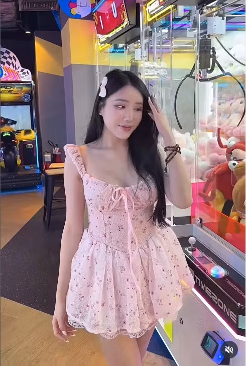 Bộ ảnh này của Yogurt Nguyễn không chỉ mang đến sự mới lạ mà còn là minh chứng cho thấy dù trong bất cứ hoàn cảnh hay phong cách nào, cô nàng vẫn luôn biết cách tỏa sáng và chinh phục khán giả bằng vẻ đẹp riêng.