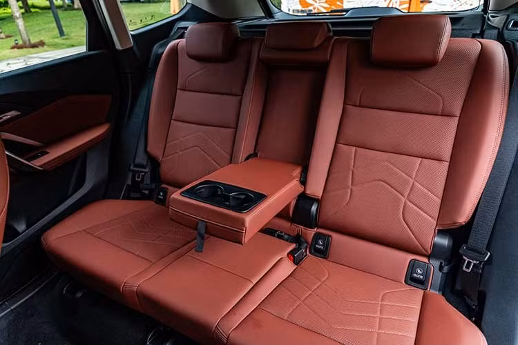 BMW X1 sDrive20i hoàn toàn mới được trang bị động cơ xăng B48, 4 xi-lanh, dung tích 2.0L ứng dụng công nghệ BMW TwinPower Turbo. Động cơ sản sinh công suất tối đa 204 mã lực trong dải vòng tua từ 5.000 – 6.500 vòng/phút và mô-men xoắn cực đại 300 Nm từ 1.450 – 4.500 vòng/phút.