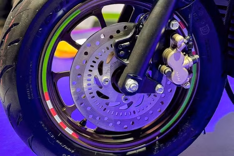 Mỗi chiếc Honda Giorno+ BUZZ LIGHTYEAR phiên bản giới hạn mới đều đi kèm với tem đánh số thứ tự, thể hiện số seri duy nhất từ ​​chiếc thứ 1 đến chiếc thứ 2000. Nền tảng của chiếc xe vẫn là Honda Giorno+. Xe sử dụng động cơ eSP+ 125cc 4 van, làm mát bằng nước với hệ thống phun nhiên liệu PGM-FI.