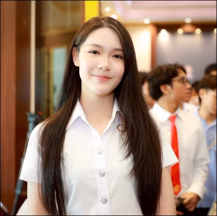 Khuôn mặt thanh tú, vóc dáng hoàn mỹ Pitchamon Opatniput (cao 1m70), và tiềm năng đầy hứa hẹn đưa cô gia nhập nhóm những VĐV cầu lông được tìm kiếm nhiều nhất hiện nay.