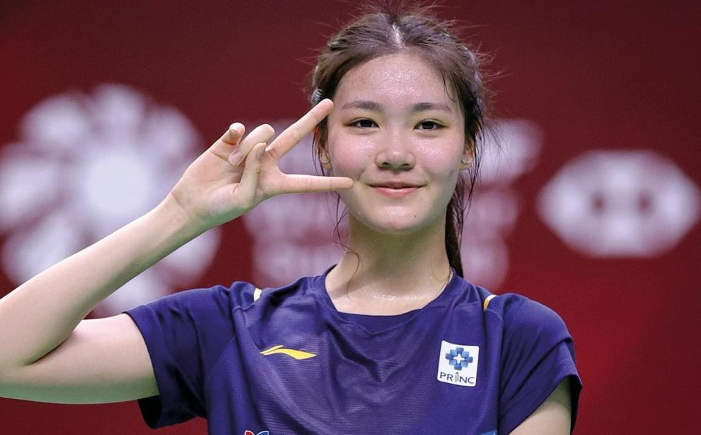 Pitchamon Opatniput được ca ngợi là thiên thần, khoa khôi cầu lông với vẻ đẹp thuần khiết, khuôn mặt ưa nhìn cùng nét ngây thơ, trong trẻo. Thời điểm này những thông tin về info, danh tính, hình ảnh đời thường của nữ VĐV cầu lông Thái Lan được tìm kiếm rộng khắp mạng xã hội. Nhiều người còn bình luận và ca ngợi cô là nữ vận động viên cầu lông đẹp nhất từng thấy.