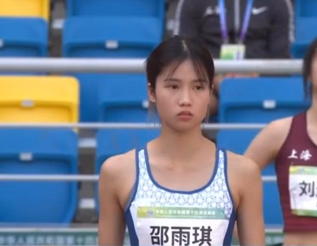 Shao Yuqi (23 tuổi), thuộc đội tuyển điền kinh tỉnh Hồ Bắc (Trung Quốc) giành chức vô địch nhảy cao nữ tại Giải vô địch điền kinh toàn quốc Trung Quốc năm 2025 với cú nhảy 1,90 m.