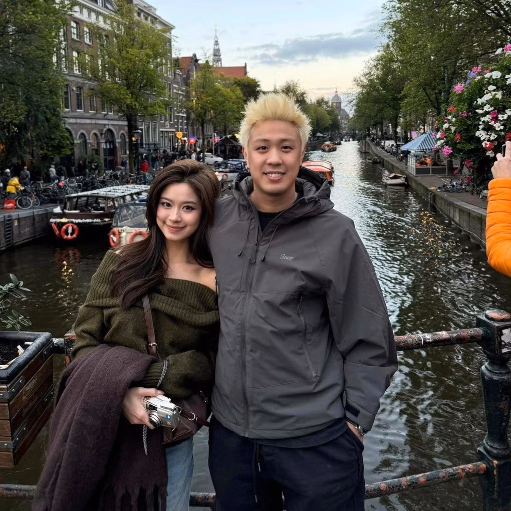 Hàn Hải Hằng, được biết đến với biệt danh Hàn Hằng, là một hot girl nổi tiếng đến từ Thanh Hóa. Cô nàng sinh năm 1999 này từng "gây bão" mạng xã hội với vẻ ngoài xinh đẹp, quyến rũ và được mệnh danh là "hot girl tạp hóa" vì thường xuyên quảng cáo các sản phẩm trên trang cá nhân.