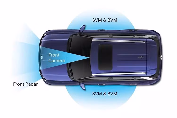 Một trong những điểm nổi bật nhất của xe chính là cụm màn hình cong mới, tích hợp bảng đồng hồ kỹ thuật số và màn hình cảm ứng trung tâm cùng có kích thước 12,3 inch. Màn hình này đi kèm giao diện mới được Hyundai gọi là Connected Car Navigation Cockpit (ccNC).
