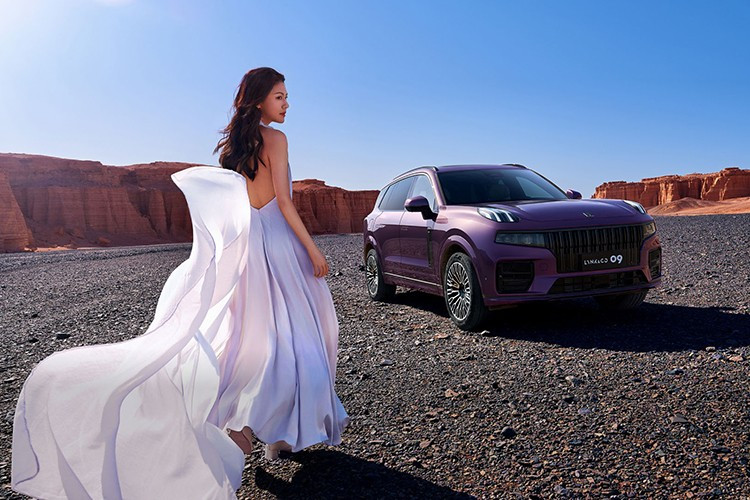 Lynk &amp; Co 09 gia nhập thị trường Trung Quốc vào cuối năm 2021 với tư cách là mẫu xe chủ lực của thương hiệu cao cấp Geely. Sau 4 năm, vị trí này của chiếc xe đã được thay bằng Lynk &amp; Co 900.