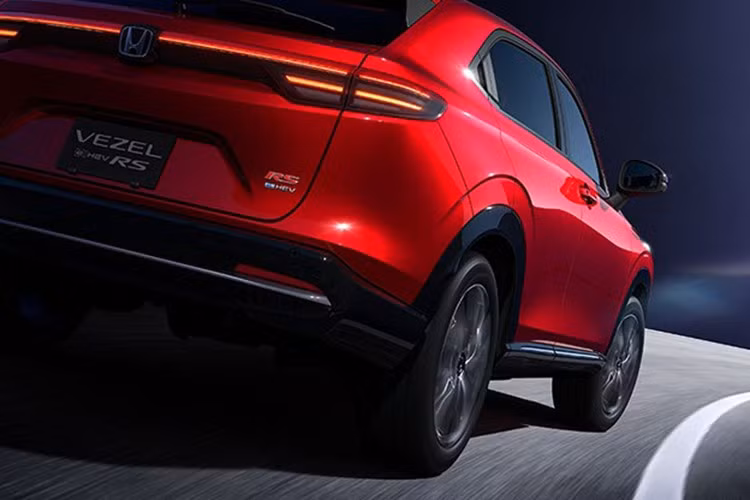 Tại thị trường Nhật Bản, giá xe Honda HR-V e:HEV RS có mức giá từ 3,75 triệu yên (khoảng 647 triệu đồng) cho bản 2WD và gần 4 triệu yên (khoảng 685 triệu đồng) cho bản 4WD.