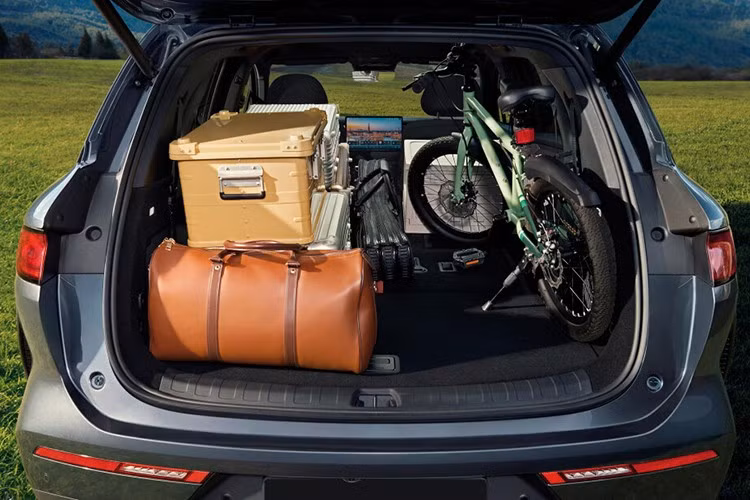 Tại thị trường tỷ dân Trung Quốc, mẫu xe SUV BYD Tang L mới sẽ sở hữu mức giá từ 229.800 – 289.800 Nhân dân tệ (tương đương 804 triệu đến 1,01 tỷ đồng).