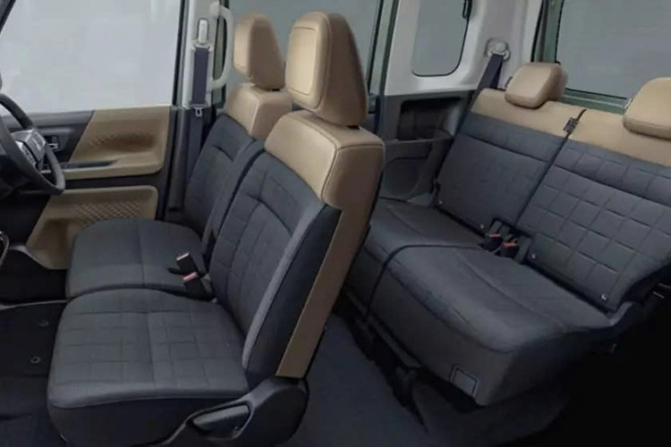 Hiện hãng Mitsubishi chưa công bố thông số kỹ thuật cụ thể của Delica Mini mới. Trong khi đó, thế hệ cũ sử dụng động cơ xăng 3 xi-lanh, dung tích 658 cc. Bản hút khí tự nhiên cho công suất tối đa 51 mã lực và mô-men xoắn cực đại 60 Nm. Hai con số tương ứng của bản tăng áp là 63 mã lực và 100 Nm. Sức mạnh được truyền tới cầu trước (FWD) hoặc cả bốn bánh (4WD toàn thời gian) thông qua hộp số tự động CVT.