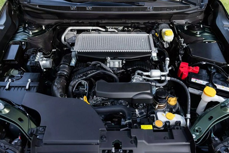 Nội thất sử dụng chất liệu StarTex, đi kèm ghế sưởi, sạc điện thoại không dây và dàn âm thanh Harman Kardon; khách hàng còn có thể nâng cấp thêm gói cao cấp với ghế bọc da Nappa, ghế trước thông gió và camera 360 độ.