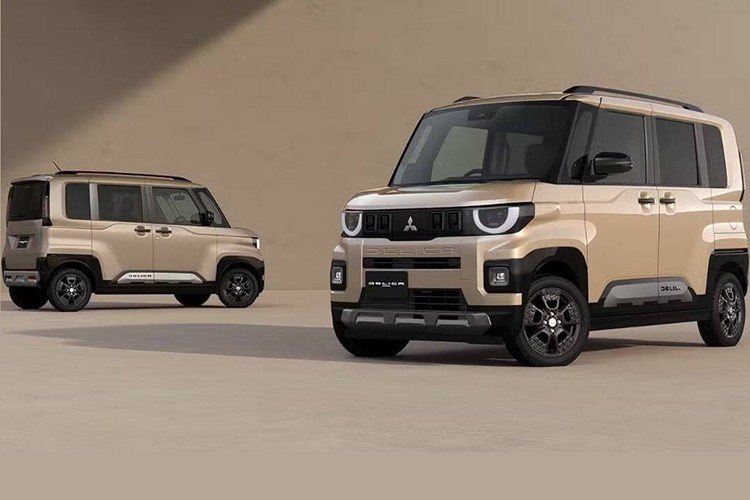 Thoạt nhìn, khách hàng vẫn có thể dễ dàng nhận ra mẫu xe này nhờ những đường nét đặc trưng được giữ lại từ thế hệ trước. Tuy nhiên, nếu quan sát kỹ sẽ thấy hầu hết các tấm ốp ngoại thất đều đã được làm mới. Trên cản trước còn có hốc gió khác biệt và tấm ốp gầm nổi bật hơn.