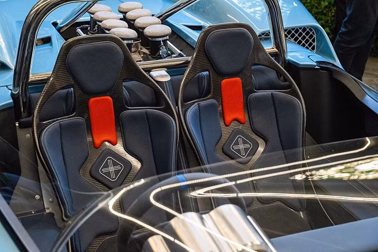 Nhưng với nội thất hiện đại và bộ mâm hợp kim đồng bộ, Nicholas Cars đã kết hợp những tinh hoa của quá khứ và hiện tại để tạo nên một chiếc xe cực kỳ cá tính.