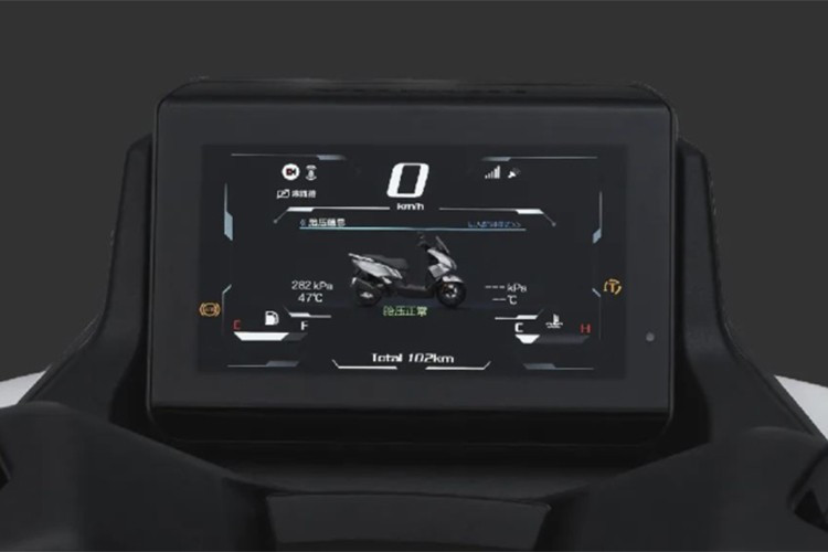 Điểm nổi bật của NWT150 là các công nghệ cao cấp gồm Màn hình TFT màu, kết nối điện thoại thông minh (thông qua ứng dụng Wi Link độc quyền tại Trung Quốc thay vì Roadsync), Chìa khóa thông minh thẻ NFC.