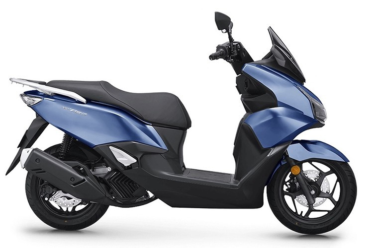 Mẫu xe ga Honda NWT150 2025 mới là sản phẩm hợp tác giữa Honda Nhật Bản và liên doanh Wuyang Honda tại Trung Quốc. Mẫu xe này được xem là phiên bản cao cấp của Honda NWG150 ra mắt năm ngoái.