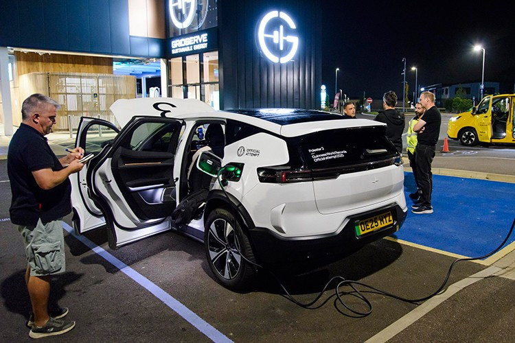 View - Xe điện Polestar 3 lập kỷ lục Guinness, chạy gần 1.000 km/sạc | Báo Tri thức và Cuộc sống - TIN TỨC PHỔ BIẾN KIẾN THỨC 24H