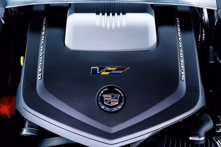 Thay vì hộp số sàn tuần tự hoặc tự động, động cơ được chế tạo thủ công của N1A đi kèm với hộp số sàn 6 cấp thông thường. Bởi vì, bạn biết đấy, hộp số sàn tuần tự chưa phổ biến vào những năm 1960, nên điều này chắc chắn phù hợp hơn với chủ đề này.