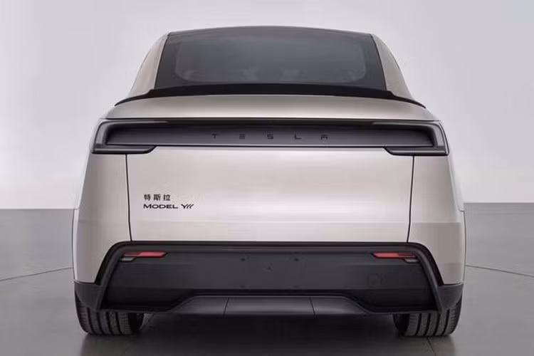 Với Model Y L, Tesla nhắm trực tiếp vào nhóm khách hàng gia đình tại Trung Quốc, nơi SUV 3 hàng ghế ngày càng được ưa chuộng. Tuy nhiên, sự hạn chế về không gian hàng ghế sau có thể là điểm trừ lớn khi so sánh với các đối thủ nội địa vốn tập trung mạnh vào sự rộng rãi và tiện ích.