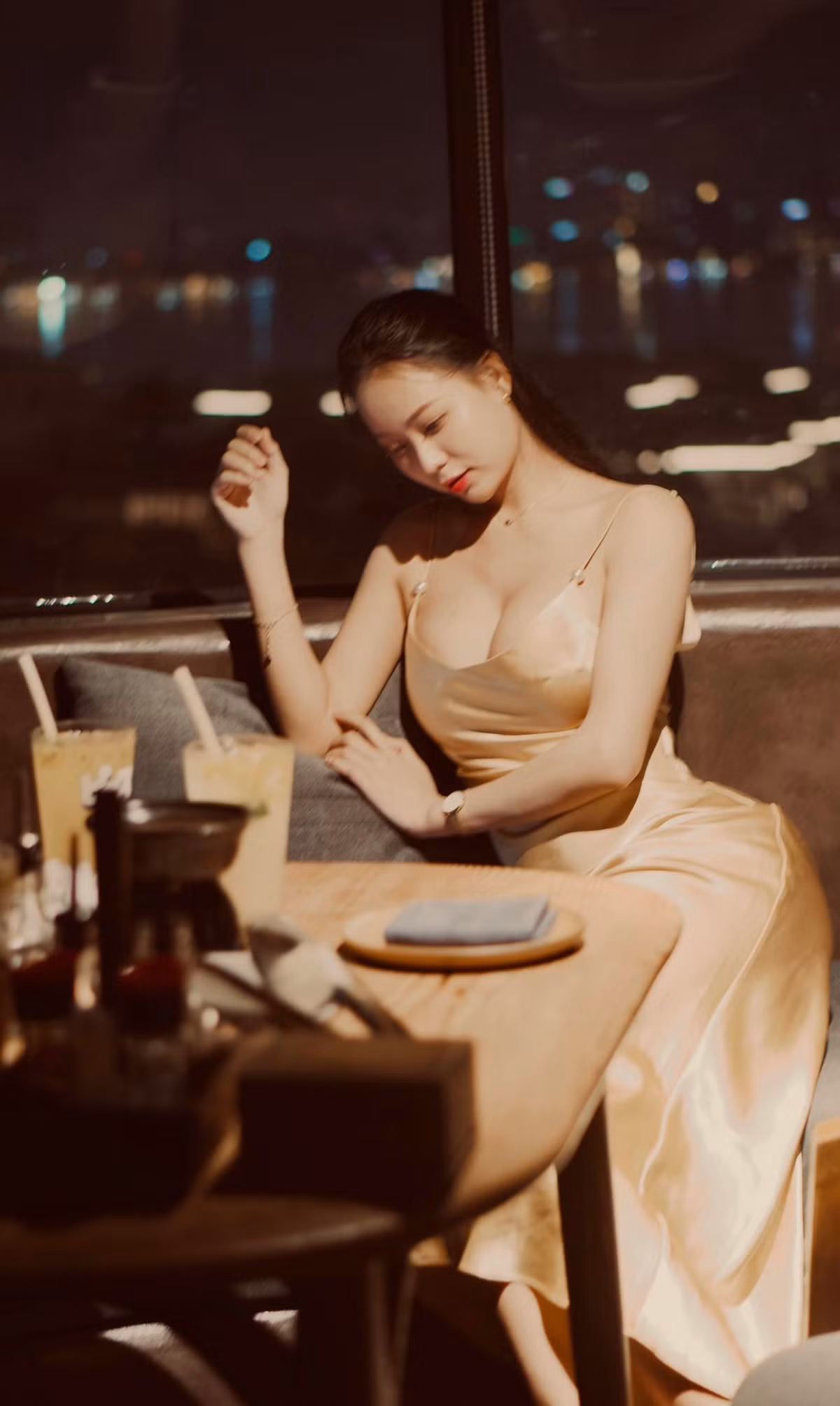 Trên trang cá nhân, cô nàng thường xuyên đăng tải những khoảnh khắc đời thường, các bức ảnh xinh xắn và loạt khoảnh khắc ngọt ngào, được chăm chút kỹ lưỡng.