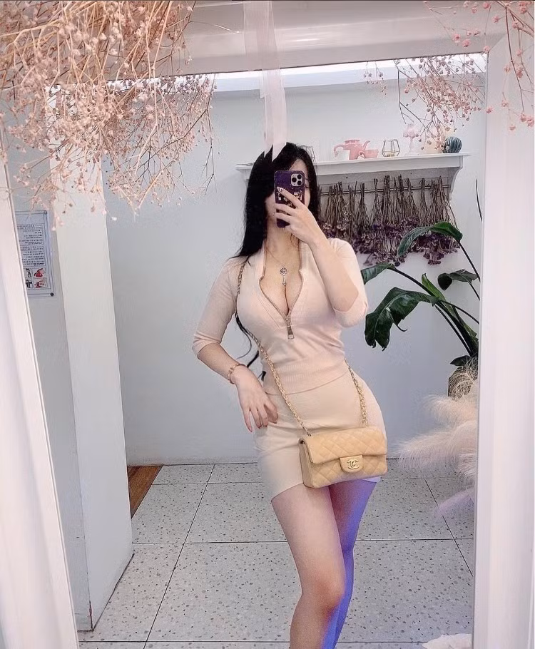 Yoon Seol-hwa thường chia sẻ về chế độ luyện tập khắt khe, chế độ ăn uống lành mạnh cùng tinh thần nỗ lực không ngừng, yếu tố giúp cô luôn giữ vững vóc dáng hoàn hảo qua từng khung hình.