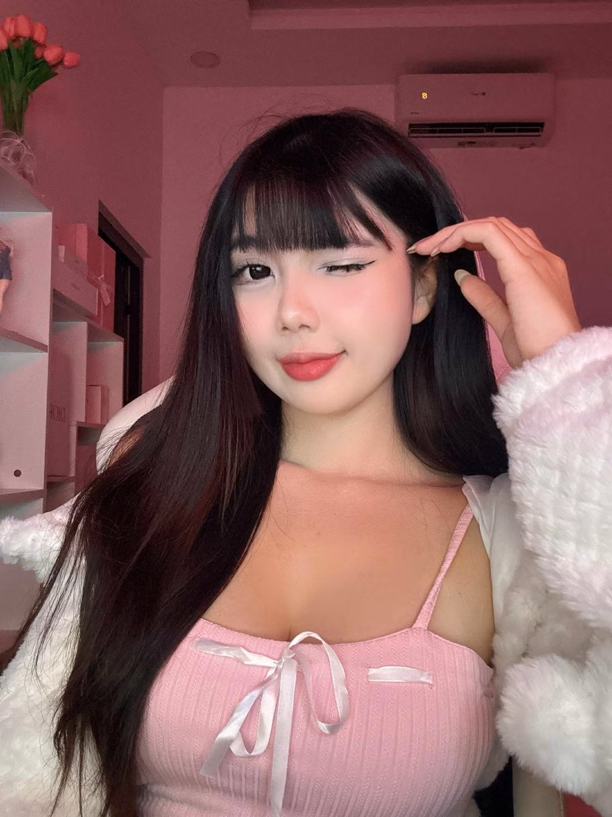 Với hàng triệu anh em game thủ, có được một em người yêu vừa xinh đẹp, vừa thấu hiểu như vậy quả là điều luôn hằng mơ ước.