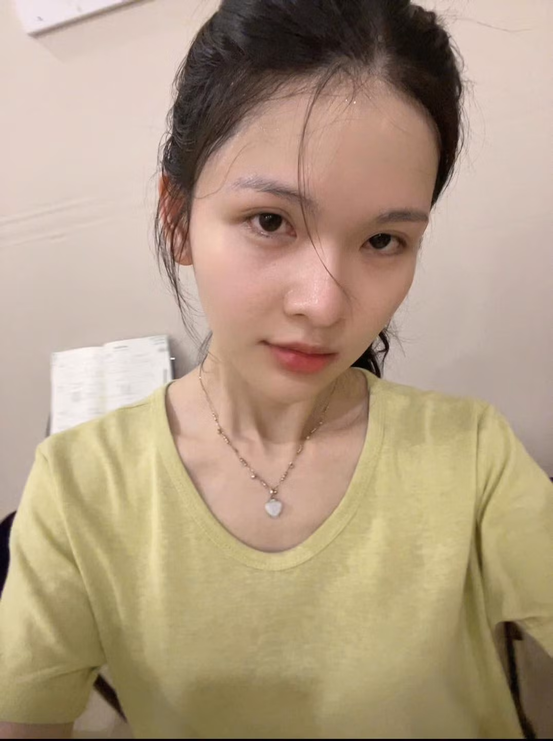 Bác sĩ Gen Z cũng từng tung bảng điểm thời còn đi học cấp 3 của mình tại trường THPT Giồng Riềng (Kiên Giang).