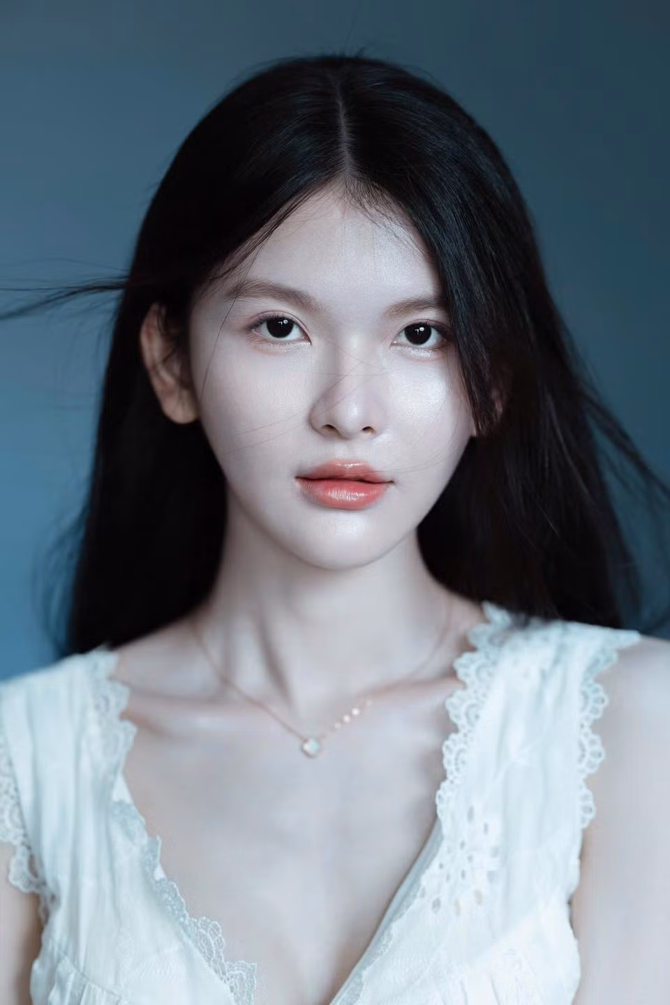 Cao Minh Hy (tên khai sinh Huỳnh Minh Trí, SN 2000) được cư dân mạng cực kỳ quan tâm khi tham gia Miss International Queen 2025.