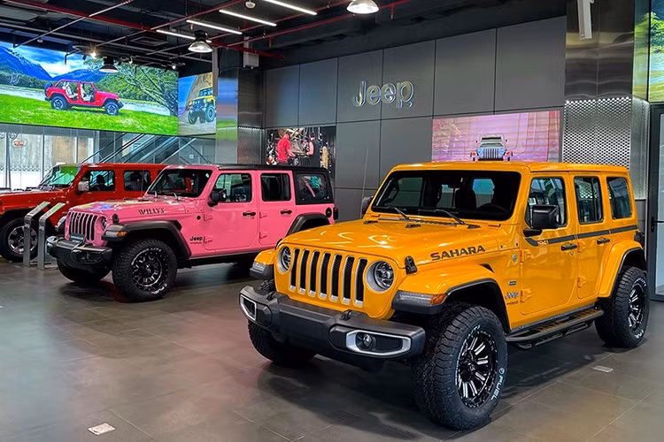 Trong bối cảnh kinh tế trong nước phục hồi chậm sau đại dịch Covid-19, sức mua ôtô suy yếu, nhiều mẫu xe ôtô mới tại thị trường Việt Nam buộc phải tung ưu đãi từ vài trăm triệu cho đến cả tỷ đồng nhằm thu hút khách mua.