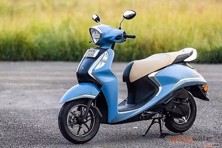 Bên cạnh nâng cấp về động cơ, Yamaha cũng chú trọng cải thiện các trang bị tiện ích cho người dùng. Cả hai mẫu xe đều sở hữu nhiều tính năng đáng giá như cốp đựng đồ dưới yên rộng 21 lít, đèn định vị ban ngày LED, hệ thống khởi động êm ái...