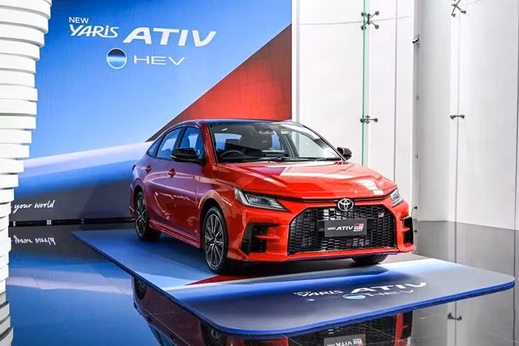 Mức giá khởi điểm của xe được công bố từ 719.000 đến 769.000 Baht (tương đương khoảng 582 đến 622 triệu đồng). Đây là mức giá ưu đãi được áp dụng trong giai đoạn ra mắt, kéo dài đến hết ngày 31/12/2025. Sau thời điểm này, giá xe sẽ tăng thêm 10.000 Baht cho mỗi phiên bản.