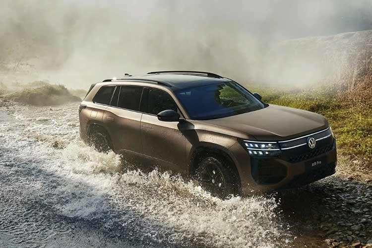 Việc mở đặt hàng Teramont Pro cho thấy tham vọng của Volkswagen trong việc củng cố hiện diện ở phân khúc SUV cỡ lớn tại Việt Nam, nơi người tiêu dùng ngày càng tìm kiếm những mẫu xe không chỉ mạnh mẽ, đa dụng mà còn mang lại trải nghiệm tiện nghi tiệm cận chuẩn mực hạng sang. Với Teramont Pro, hãng xe Đức kỳ vọng tạo ra lựa chọn mới cho nhóm khách hàng đề cao không gian, sự êm ái và công nghệ trong những chuyến đi dài.