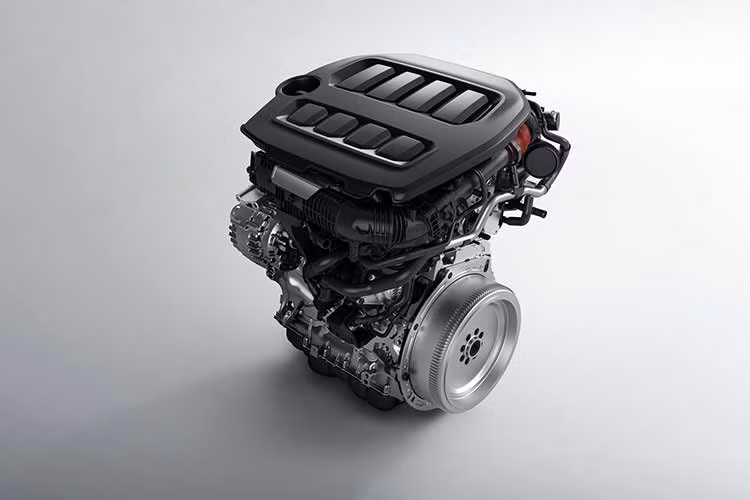 Volkswagen cho biết bên cạnh khả năng vận hành mạnh mẽ, mẫu SUV này còn được chú trọng đặc biệt tới độ êm ái, với gói cách âm toàn diện từ động cơ, sàn xe, thân vỏ đến kính và lốp công nghệ giảm ồn.