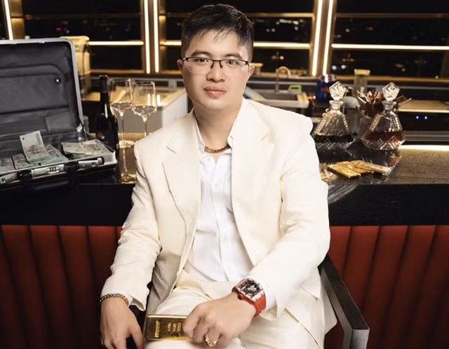 Phó Đức Nam bị cáo buộc loạt tội danh do Lừa đảo chiếm đoạt tài sản, Rửa tiền.