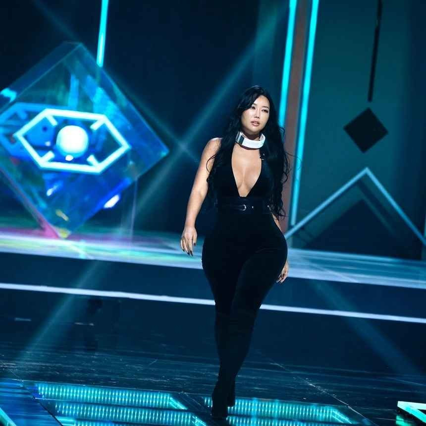 Sau 4 năm, dù không còn gây sốt như thời điểm mới chiến thắng cuộc thi, Ssun Biki vẫn là biểu tượng của giới người mẫu ngoại cỡ tại xứ kim chi.