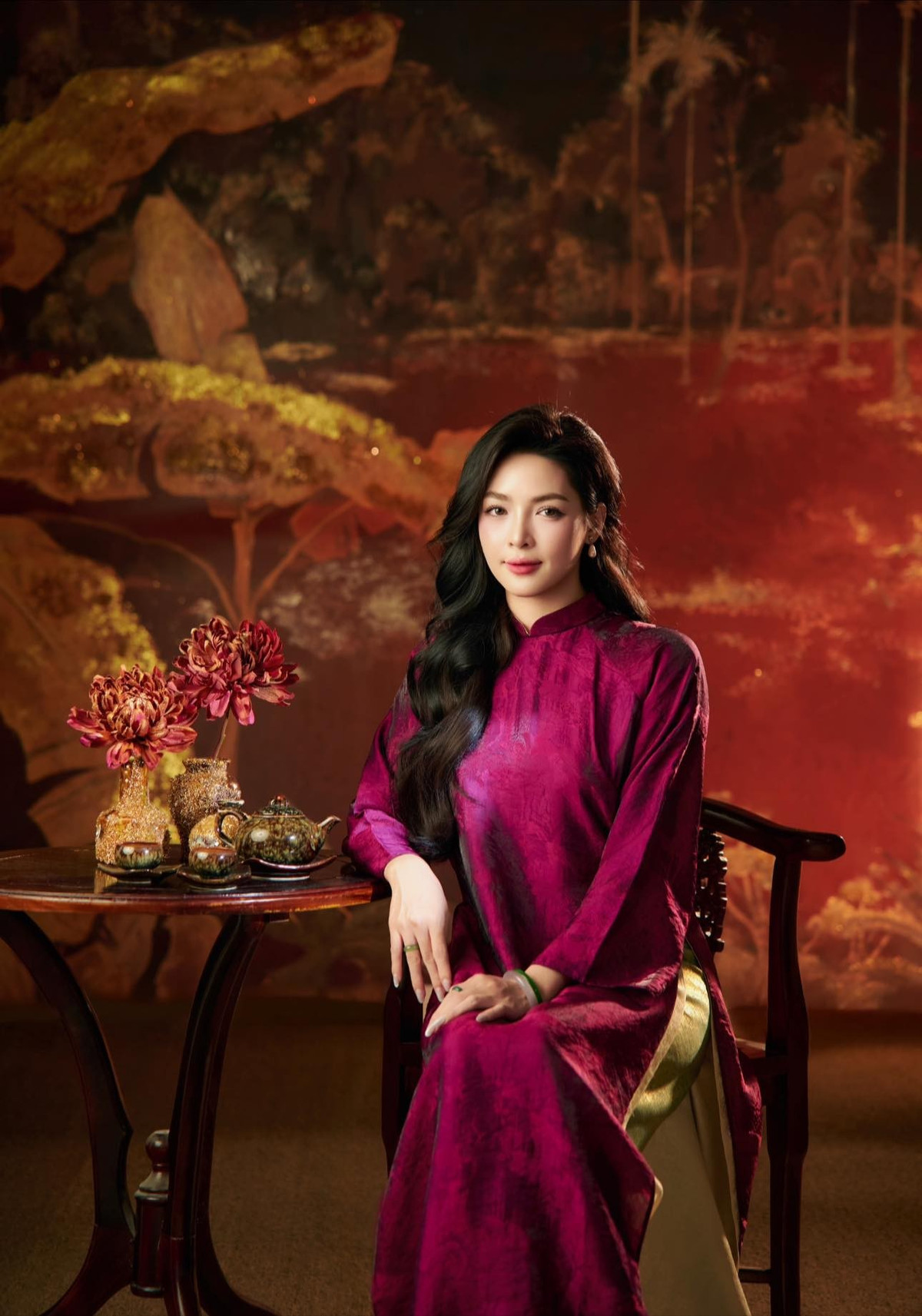 Từ đây, cô gái gốc Nam Định (cũ) được truyền thông ưu ái gọi với những biệt danh như “hot girl thẩm mỹ” hay “siêu phẩm thẩm mỹ”.