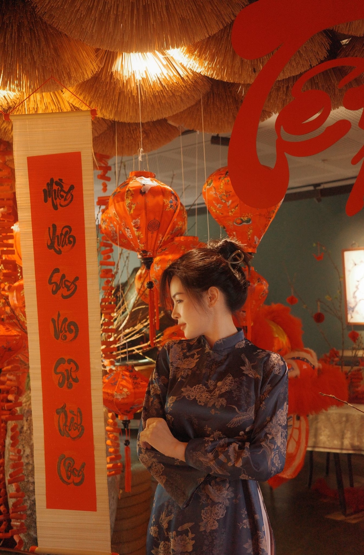 Đáng chú ý, thần thái của Vũ Thanh Quỳnh trong loạt ảnh được đánh giá cao hơn cả. Không cần tạo dáng cầu kỳ, chỉ với ánh nhìn trầm lắng hay nụ cười thoảng nhẹ, cô vẫn toát lên sự tự tin và bình thản của một người phụ nữ đã thực sự hài lòng với chính mình sau hành trình thay đổi ngoại hình đầy dũng cảm.