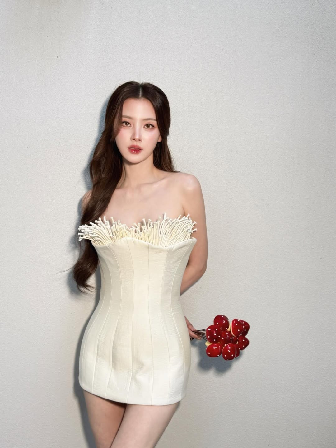 Không cần quá nhiều phụ kiện cầu kỳ, chỉ riêng thần thái và vẻ đẹp tự nhiên của Baifern cũng đủ khiến người xem không thể rời mắt.