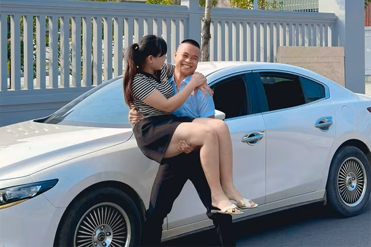 Với hơn 2,6 triệu lượt theo dõi trên TikTok, 2,3 triệu follow trên Facebook và hàng trăm nghìn lượt xem mỗi video, "Gia Đình Hải Sen" từng được xem là hiện tượng mạng điển hình của mô hình bán hàng online kết hợp nội dung gia đình.