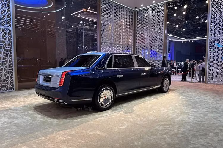 Tại thị trường Trung Quốc, Hongqi Guoli có giá khoảng 7,18 triệu Nhân dân tệ (tương đương 1 triệu USD - tương đương khoảng 25 tỷ đồng). Tuy nhiên, giá khai báo xuất khẩu được cho là lên tới 1,5 triệu USD (khoảng hơn 35 tỷ đồng), theo các nguồn tin tại Trung Quốc.