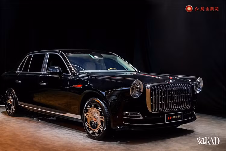 Stanislav Semenov, chủ sở hữu của Eqvilent - một công ty giao dịch định lượng có trụ sở tại Dubai, Các Tiểu vương quốc Ả Rập Thống nhất, vừa đặt mua một chiếc xe hơi cực kỳ đặc biệt đến từ Trung Quốc, đó là Hongqi Guoli. Đây là mẫu xe limousine sở hữu kiểu dáng hoài cổ và mang đậm dấu ấn xe Nhà nước.