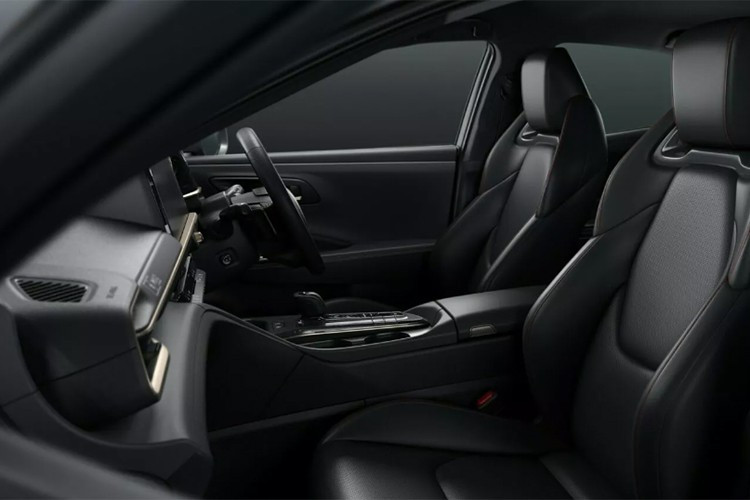 Toyota sẽ bán Crown Estate Limited Matte Metal ra thị trường Nhật Bản với 1 loại động cơ. Theo đó, xe được trang bị hệ truyền động hybrid sạc điện (PHEV), bao gồm máy xăng 4 xi-lanh, hút khí tự nhiên, dung tích 2.5L, kết hợp với hai mô-tơ điện, cho tổng công suất lên đến 302 mã lực.