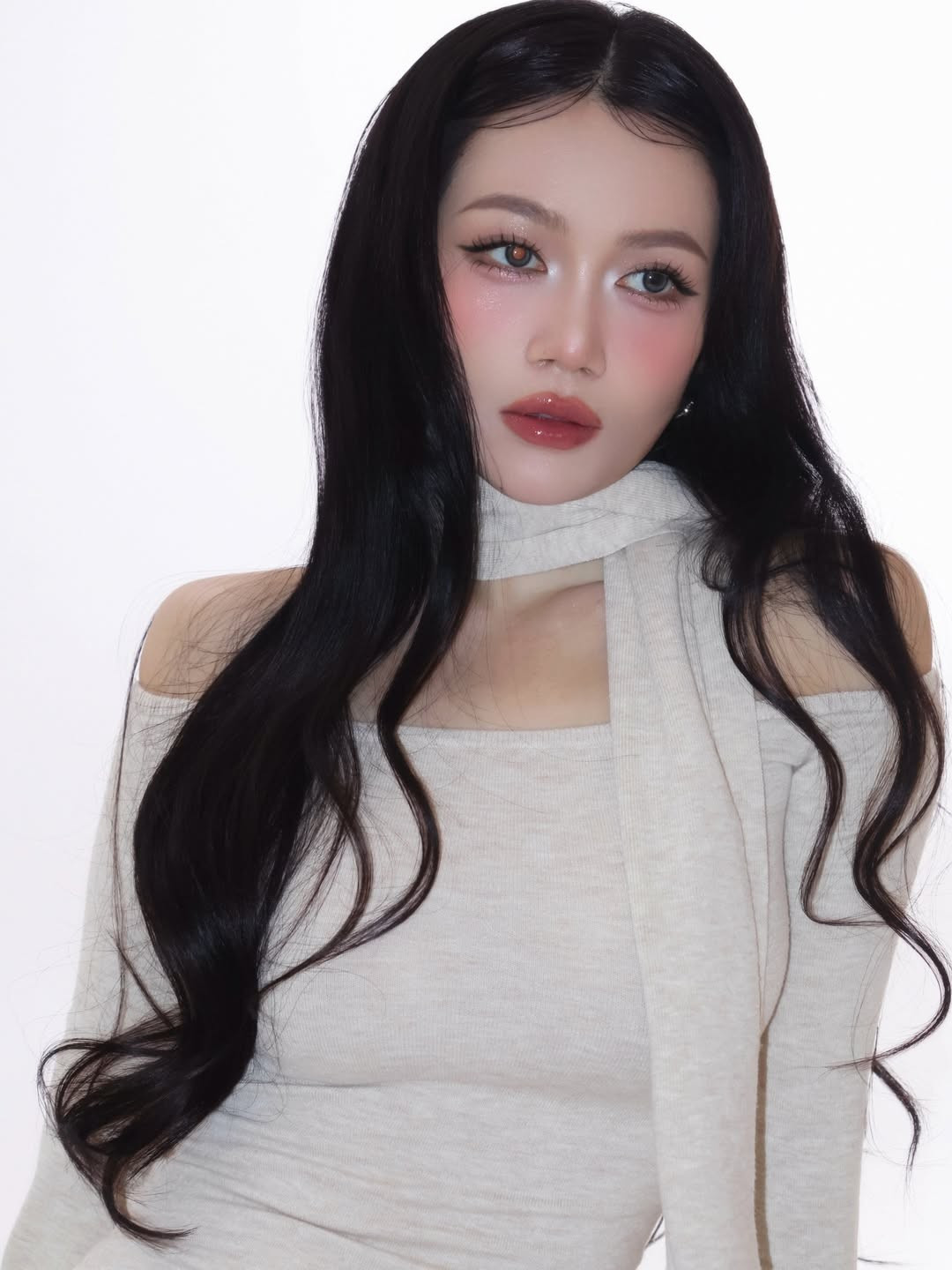 Sau nhiều thăng trầm, nhan sắc của nữ ca sĩ dường như đạt đến độ chín: hài hòa, tinh tế và đầy tự tin.