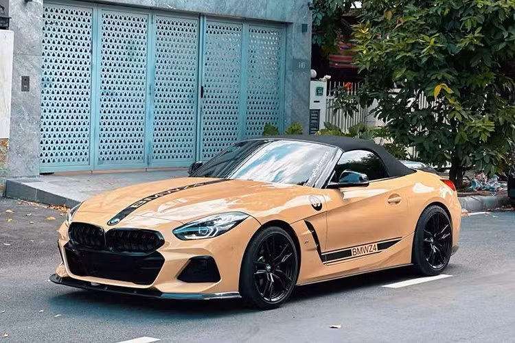 Mẫu xe thể thao BMW Z4 thế hệ mới được phát triển trên nền tảng hệ thống gầm bệ CLAR dùng chung với Toyota Supra. Nhờ nhiều chất liệu nhẹ nên xe nhẹ hơn 50kg so với thế hệ cũ, hứa hẹn mang đến nhiều trải nghiệm thú vị.