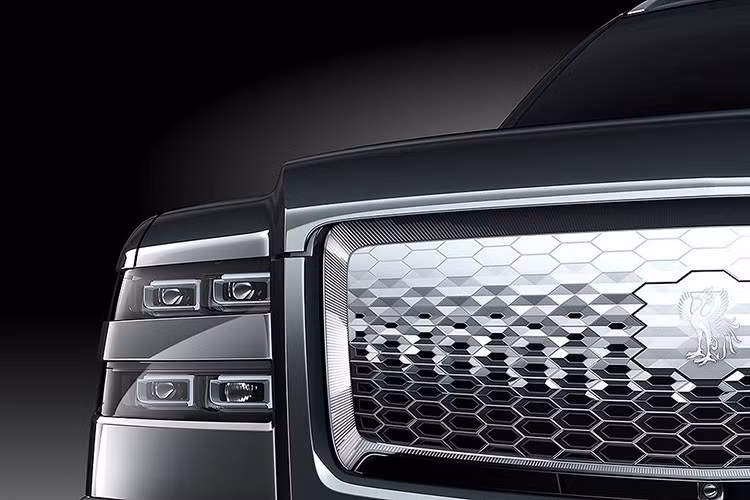 Cụ thể hơn, Toyota Century SUV được trang bị kính cửa sổ sau cũng như kính cửa sổ thứ ba có thể điều chỉnh độ mờ theo ba mức, bao gồm trong suốt, bán trong suốt và mờ đục hoàn toàn.