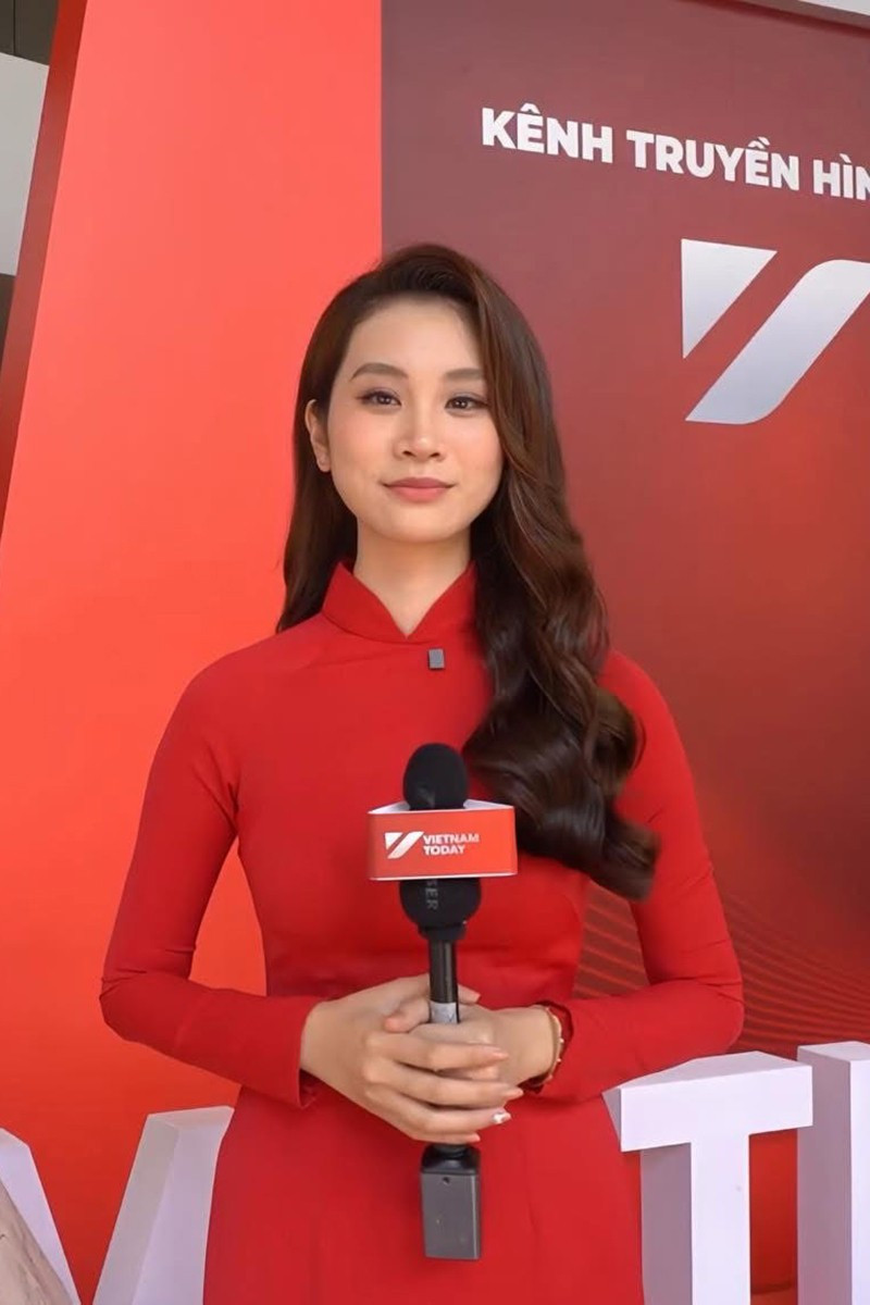 MC Thùy Linh từng lọt top 5 Miss World Vietnam 2022 và giành danh hiệu Người đẹp Bản lĩnh. Cô sở hữu chiều cao 1,73m cùng khả năng ngoại ngữ ấn tượng với tiếng Anh và tiếng Pháp.