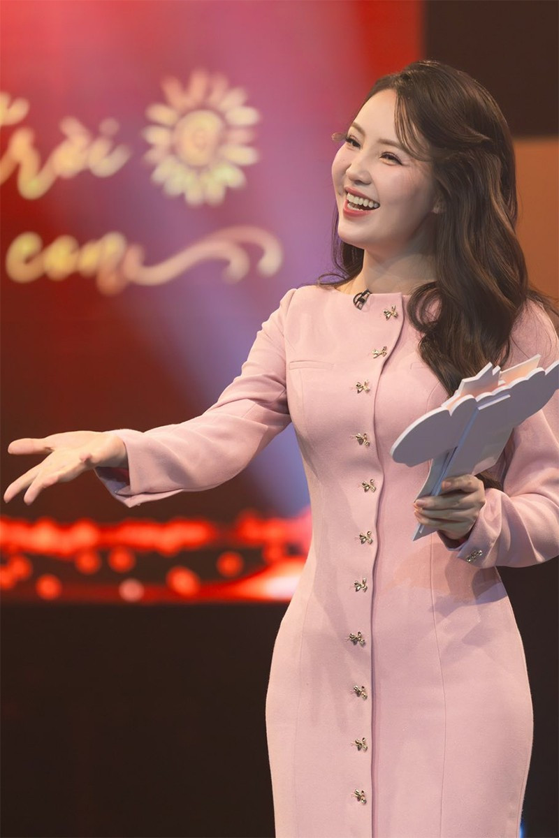 BTV Thụy Vân sinh năm 1986 tại Hà Nội, cao 1,71m. Trước khi được biết đến rộng rãi với vai trò MC – BTV, cô từng là Hoa khôi Đại học Ngoại thương năm 2006 và giành danh hiệu Á hậu 2 Hoa hậu Việt Nam 2008 cùng giải thưởng Thí sinh ứng xử hay nhất.