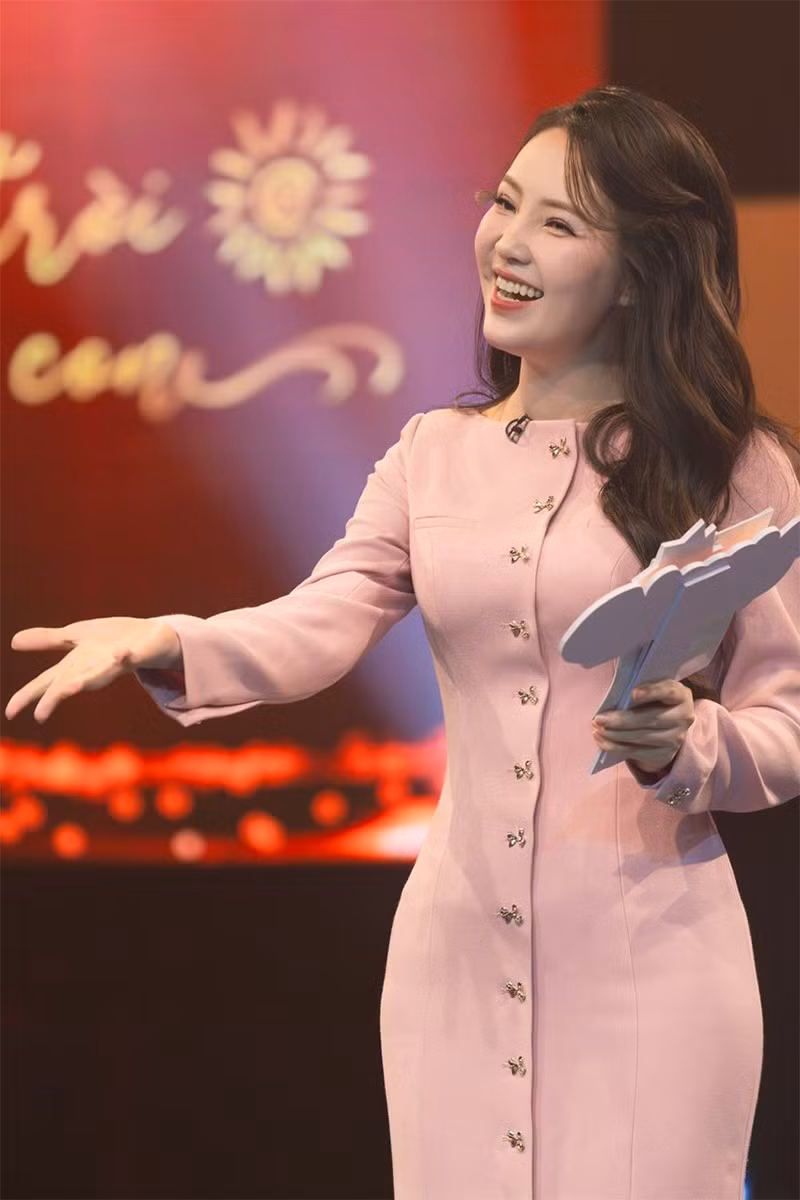 BTV Thụy Vân sinh năm 1986 tại Hà Nội, cao 1,71m. Trước khi được biết đến rộng rãi với vai trò MC – BTV, cô từng là Hoa khôi Đại học Ngoại thương năm 2006 và giành danh hiệu Á hậu 2 Hoa hậu Việt Nam 2008 cùng giải thưởng Thí sinh ứng xử hay nhất.