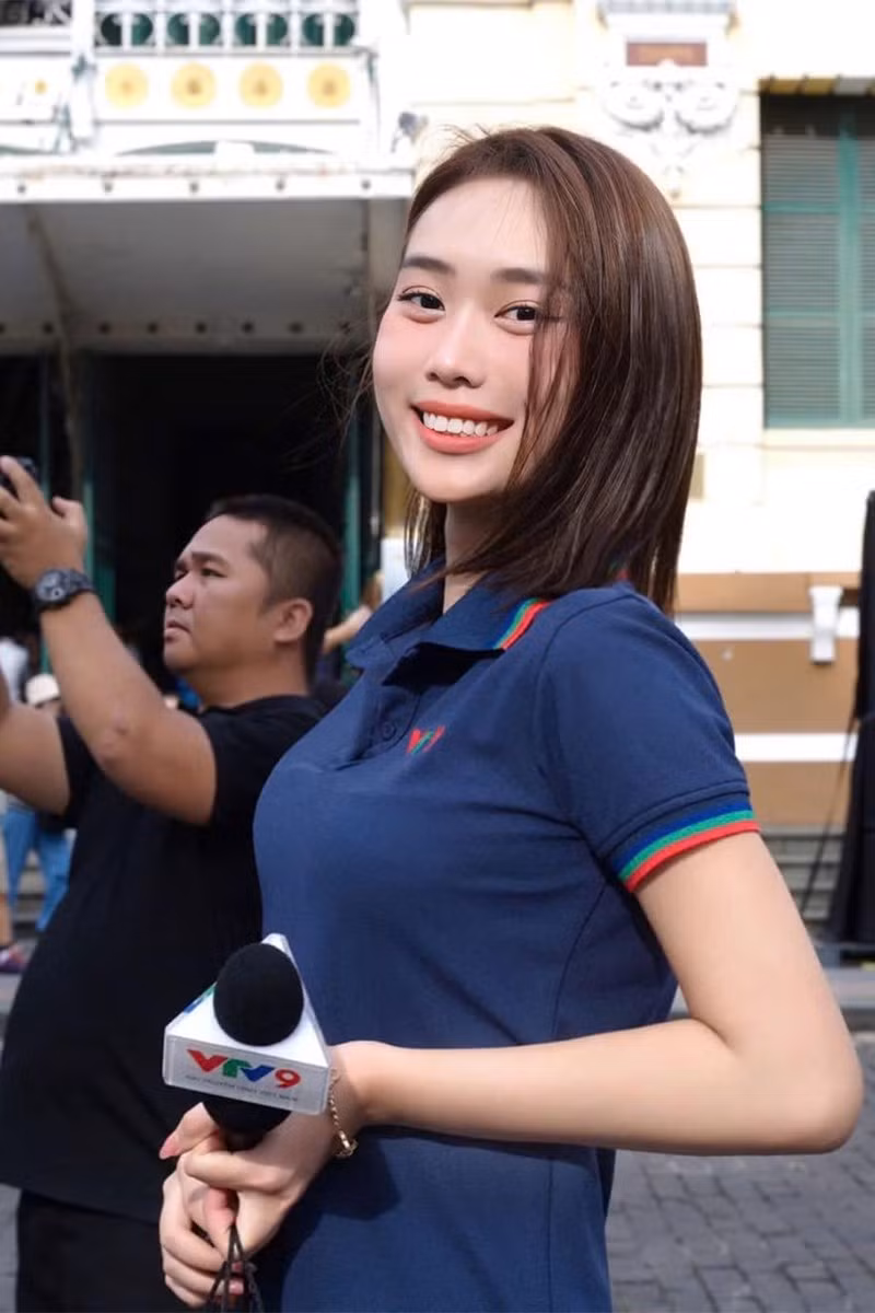 MC Ban Mai (tên thật Trần Thị Ban Mai) sinh năm 2000 tại TP.HCM, đăng quang Miss Peace Vietnam 2022. Cô tốt nghiệp xuất sắc Đại học Fisher (Mỹ) và đang theo học thạc sĩ truyền thông tại Southern New Hampshire University.