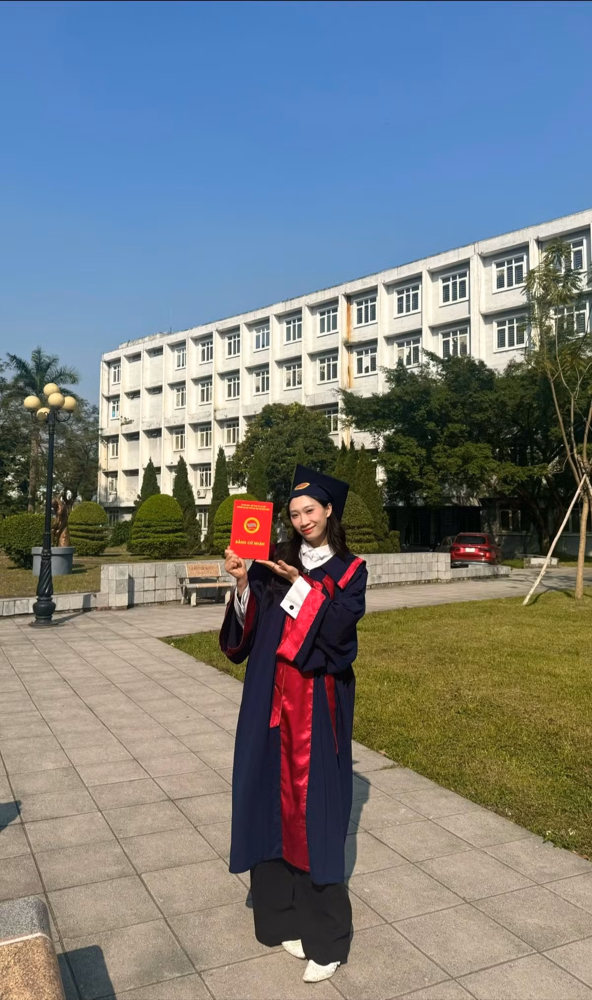 Việc nữ tuyển thủ sinh năm 1998 tốt nghiệp đại học không chỉ là niềm vui cá nhân mà còn lan tỏa thông điệp tích cực đến thế hệ vận động viên trẻ.