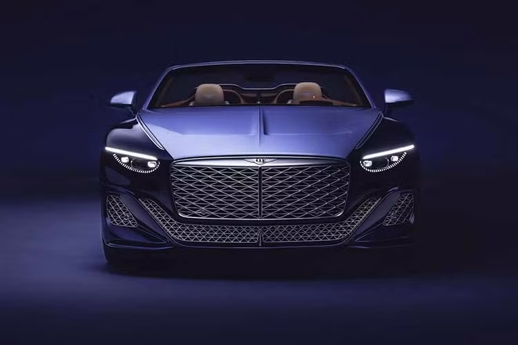 Chiếc Bentley Batur #4 sẽ gia nhập bộ sưu tập xe hơi đồ sộ của Sonia Breslow, được đặt trong gara bên cạnh một chiếc Blower Continuation Series, một chiếc Speed ​​Six Continuation Series và chiếc Bentley chế tác thủ công hiện đại đầu tiên, chiếc Bacalar. Giá bán của xe Bentley Batur Convertible #4 không được tiết lộ nhưng có thể sẽ không dưới 3 triệu USD (khoảng hơn 78 tỷ đồng).