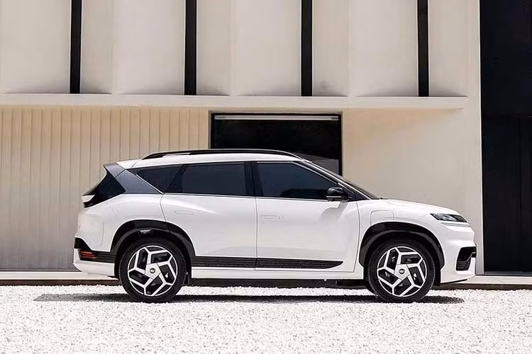 Về kích thước, Hyudnai Elexio EV 2026 mới sở hữu chiều dài 4.615 mm, chiều rộng 1.875 mm, chiều cao 1.675 mm, cùng trục cơ sở đạt 2.750 mm, mang đến không gian nội thất rộng rãi cho phân khúc SUV cỡ C.